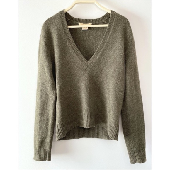 Anine Bing Sweaters - Michael Kors 100% Cashmere V Neck Sweater in Olive Green - Size L